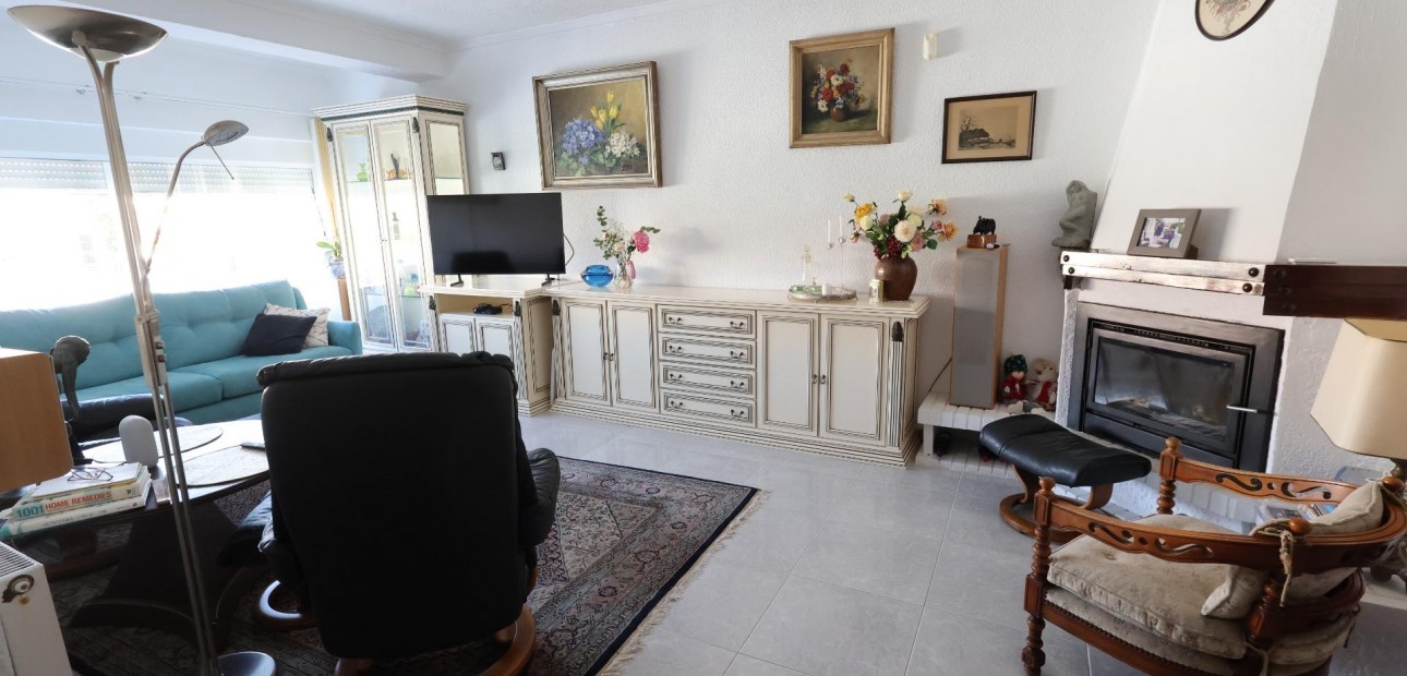 Venta - Terraced house -
Torrevieja - Punta prima
