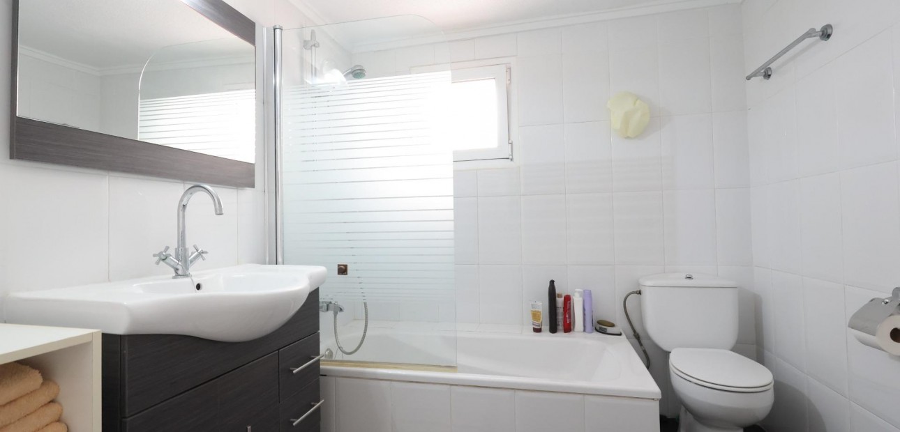 Venta - Terraced house -
Torrevieja - Punta prima