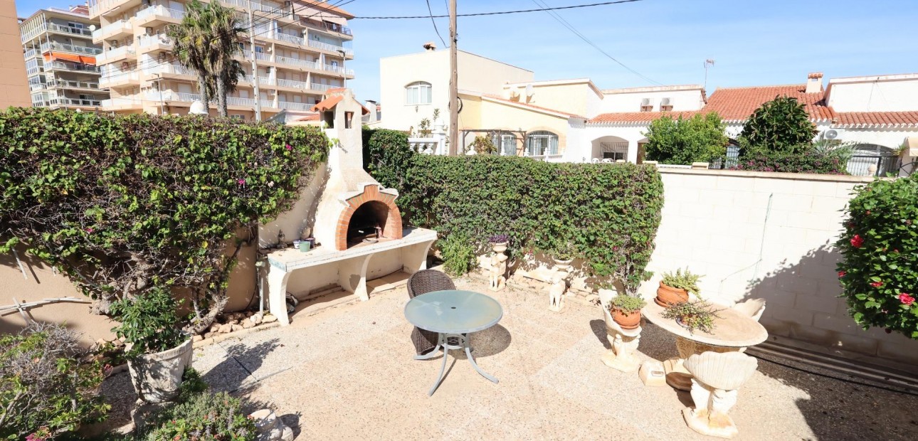 Venta - Terraced house -
Torrevieja - Punta prima