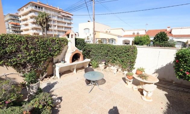 Venta - Terraced house -
Torrevieja - Punta prima