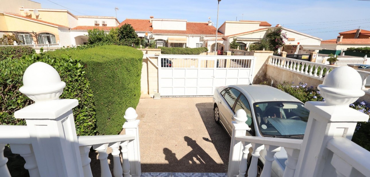 Venta - Terraced house -
Torrevieja - Punta prima