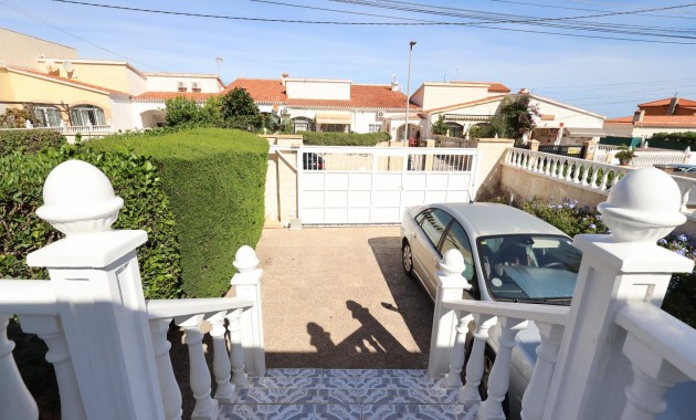 Venta - Terraced house -
Torrevieja - Punta prima