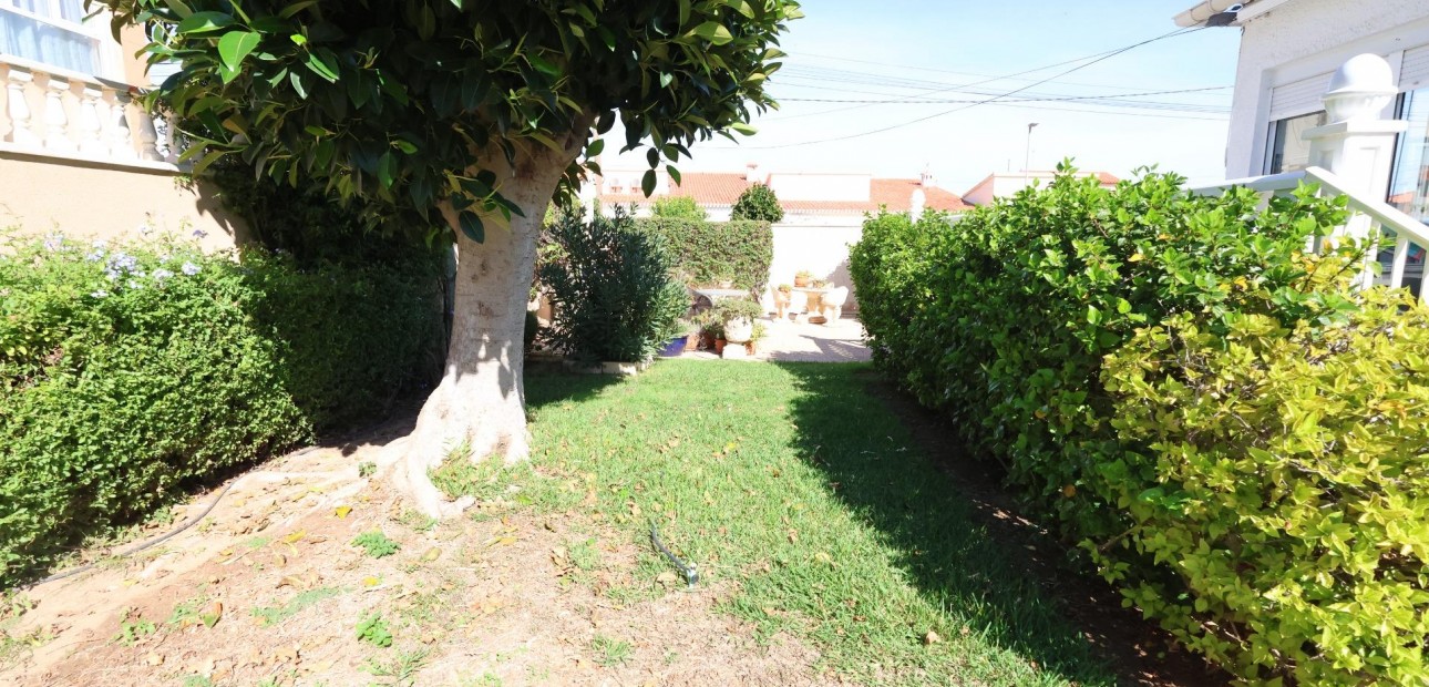 Venta - Terraced house -
Torrevieja - Punta prima