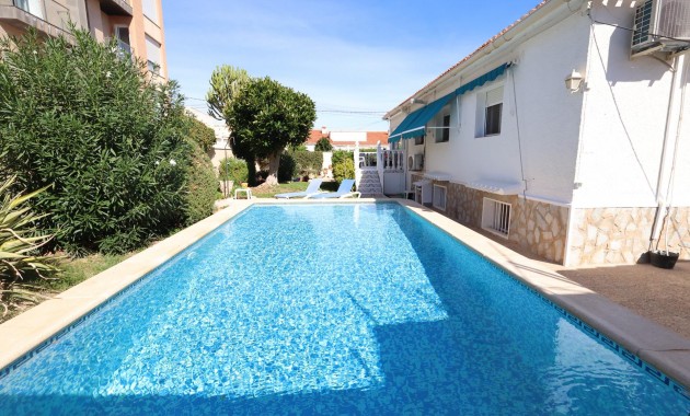 Venta - Terraced house -
Torrevieja - Punta prima