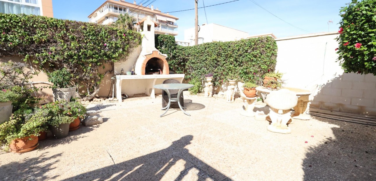 Venta - Terraced house -
Torrevieja - Punta prima