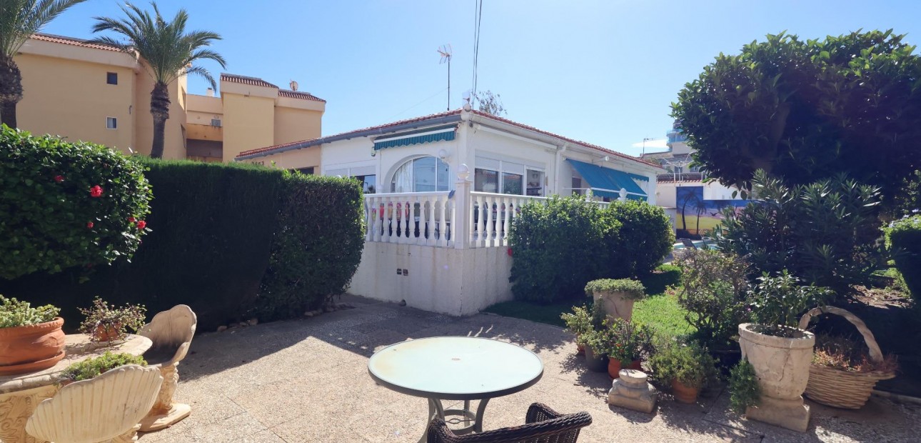Venta - Terraced house -
Torrevieja - Punta prima