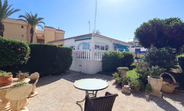 Venta - Terraced house -
Torrevieja - Punta prima