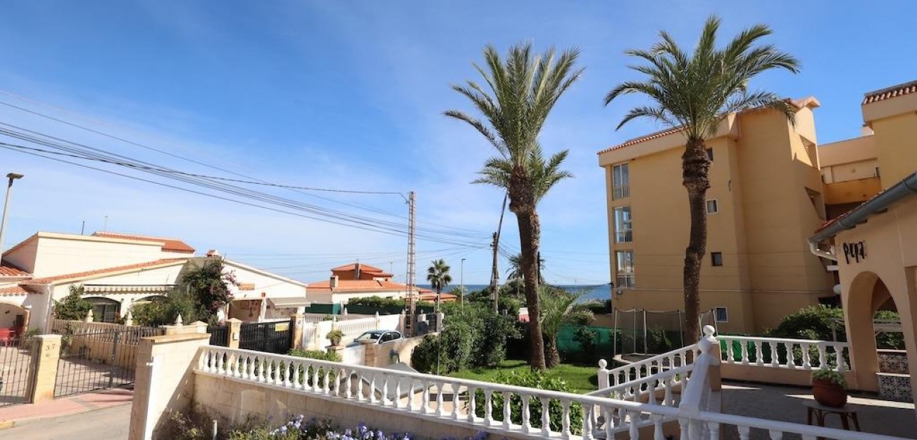 Venta - Terraced house -
Torrevieja - Punta prima