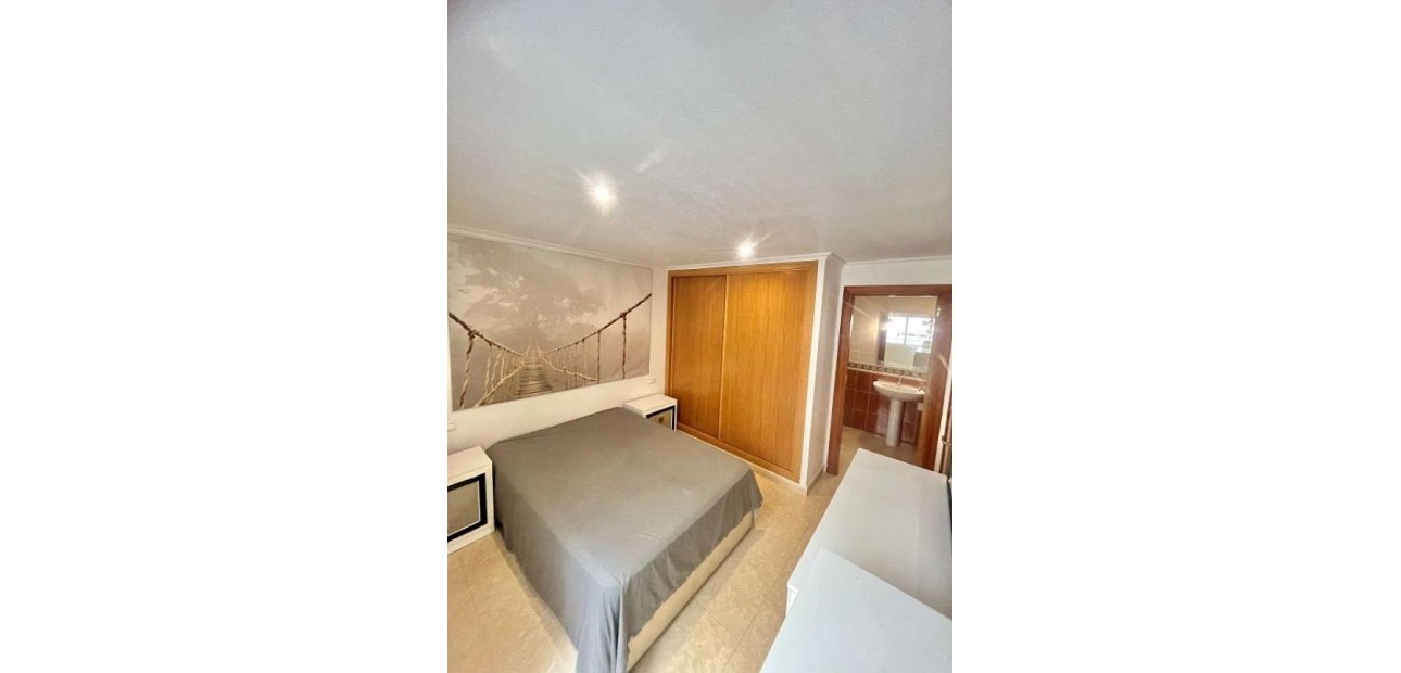 Sale - Apartment / flat -
Torrevieja - torrevieja