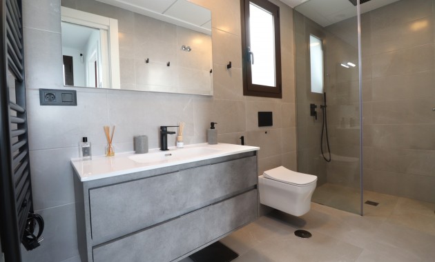 Herverkoop - Herenhuis -
Benijofar - Benijofar - Village