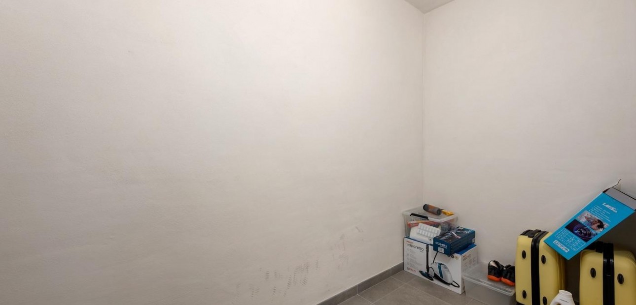 Herverkoop - 1. Apartment / flat -
Torrevieja - Punta prima