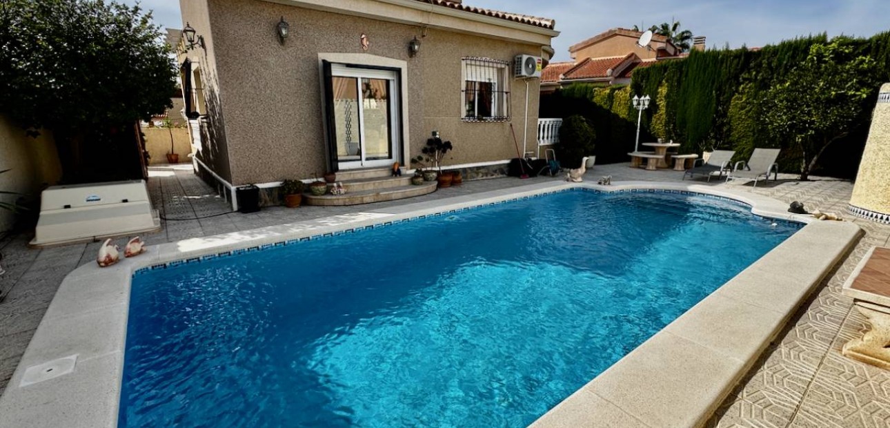 Herverkoop - Villa -
Ciudad Quesada