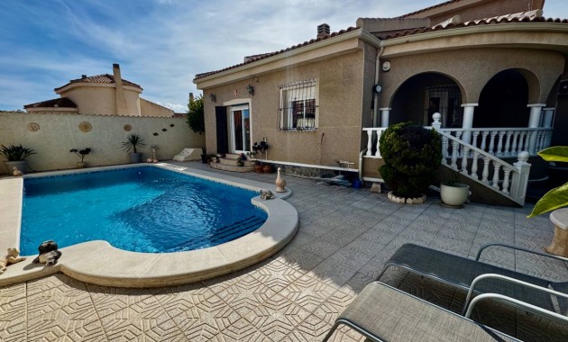 Herverkoop - Villa -
Ciudad Quesada