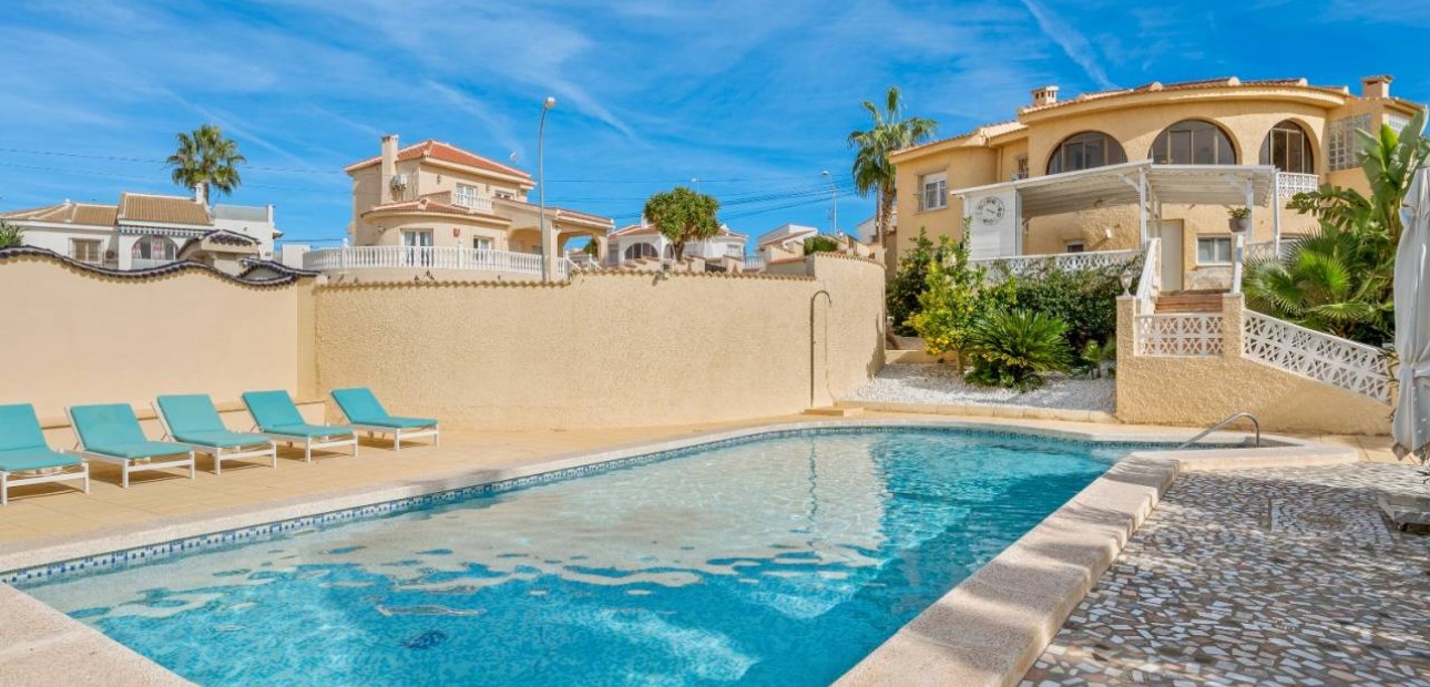 Sale - Villa -
Ciudad Quesada