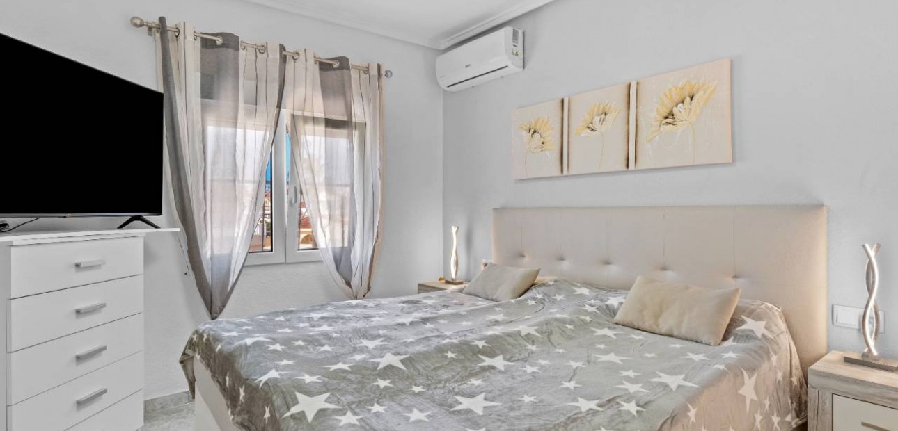 Sale - Villa -
Ciudad Quesada