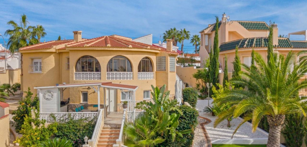 Sale - Villa -
Ciudad Quesada