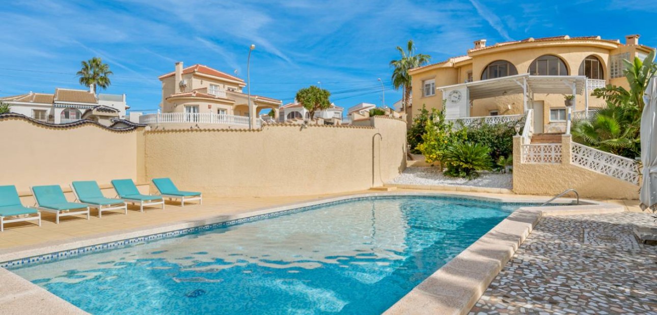 Sale - Villa -
Ciudad Quesada