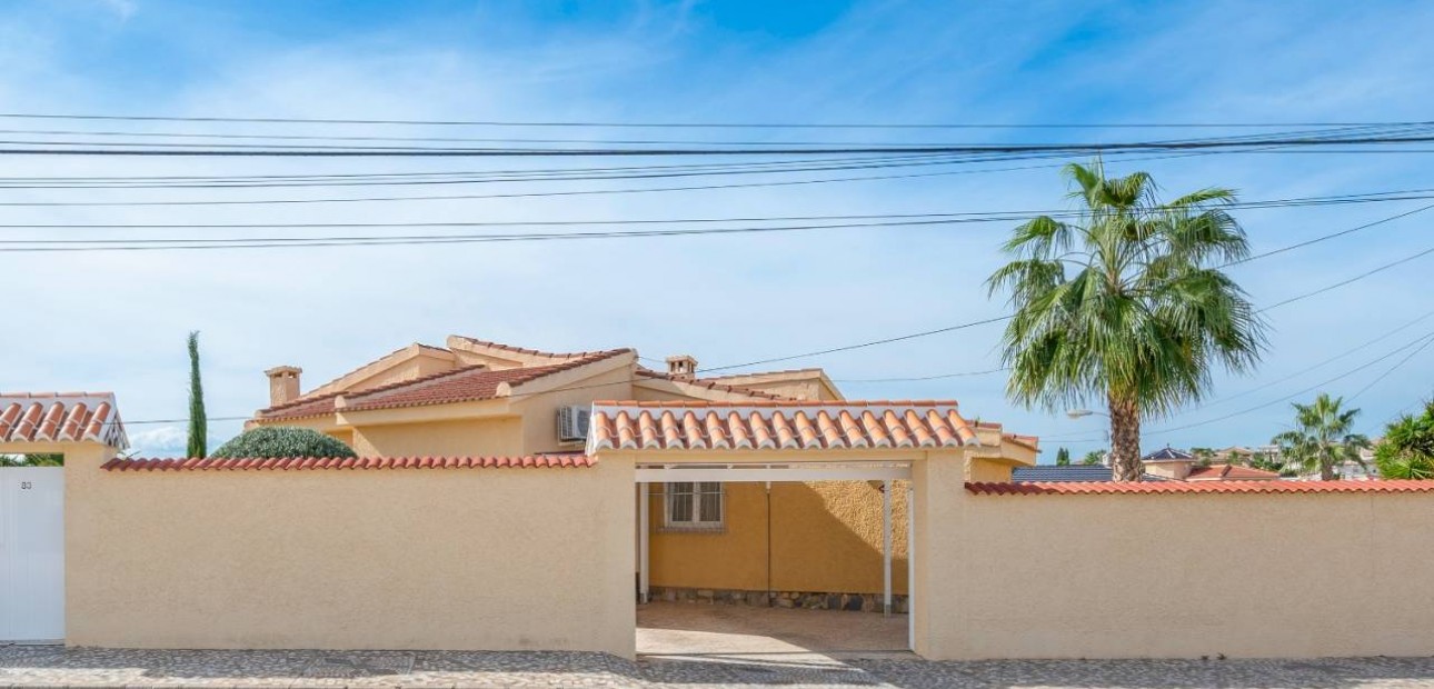 Sale - Villa -
Ciudad Quesada