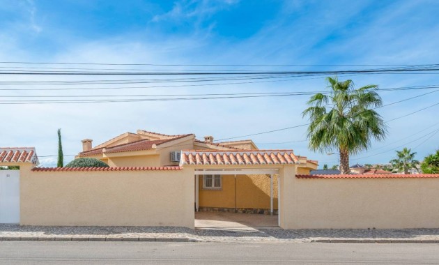 Sale - Villa -
Ciudad Quesada