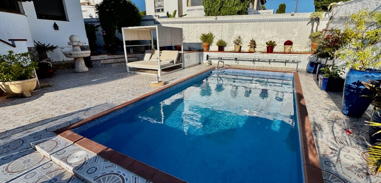 Sale - Villa -
Ciudad Quesada