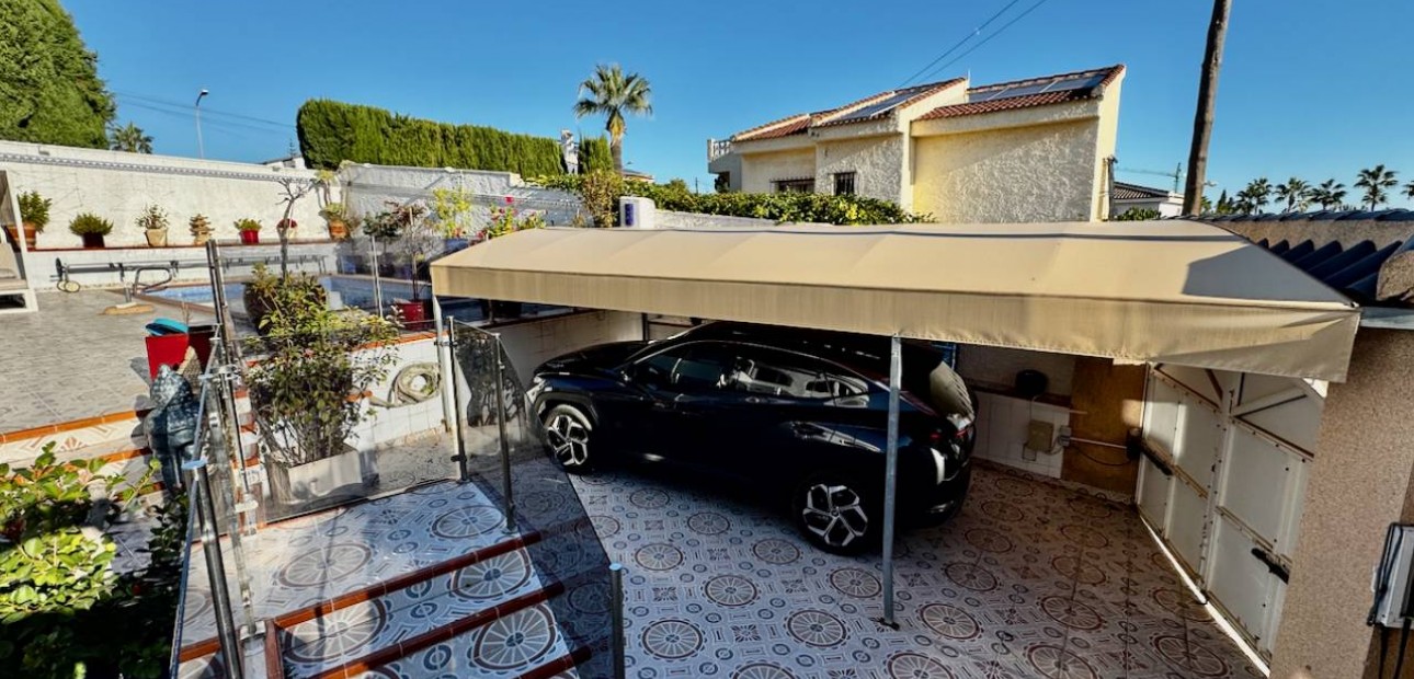 Sale - Villa -
Ciudad Quesada