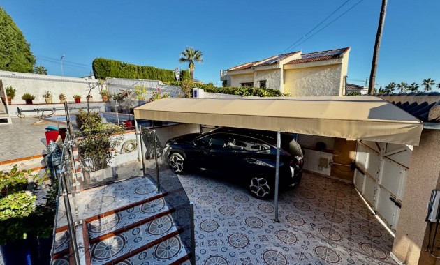 Sale - Villa -
Ciudad Quesada