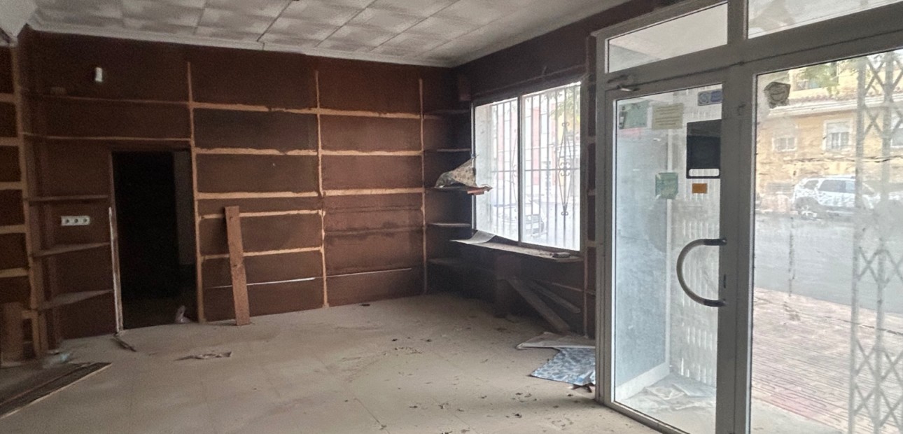 Venta - Commercial (6) -
Jacarilla