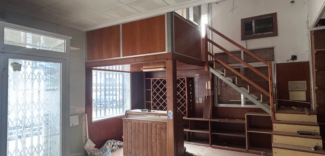 Venta - Commercial (6) -
Jacarilla