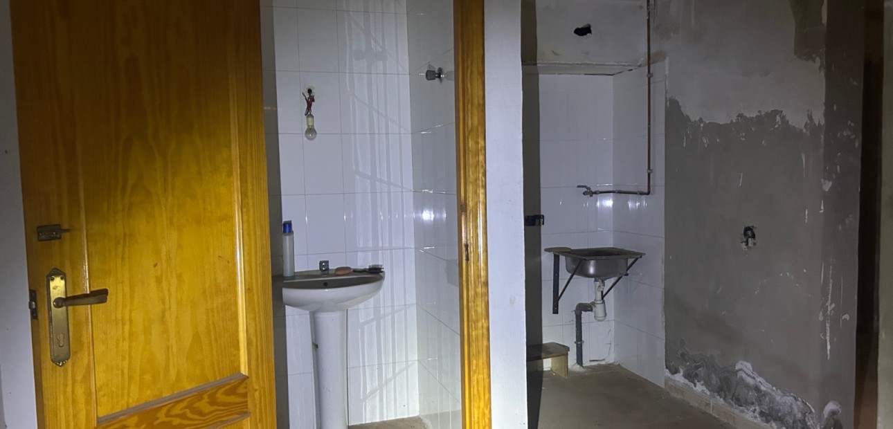 Venta - Commercial (6) -
Jacarilla