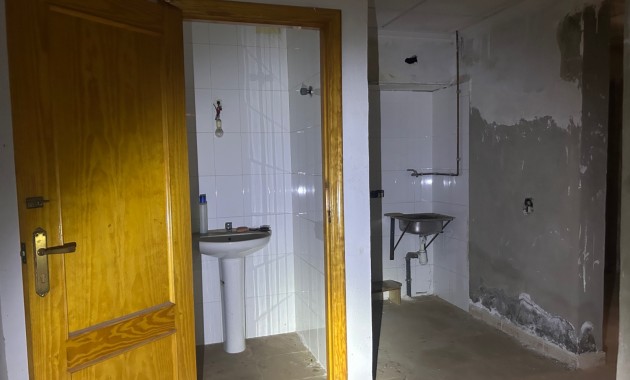 Venta - Commercial (6) -
Jacarilla