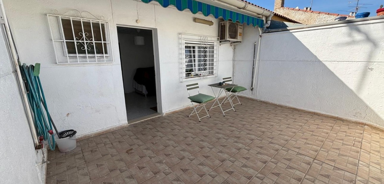 Venta - Bungalow -
Torrevieja - El limonar