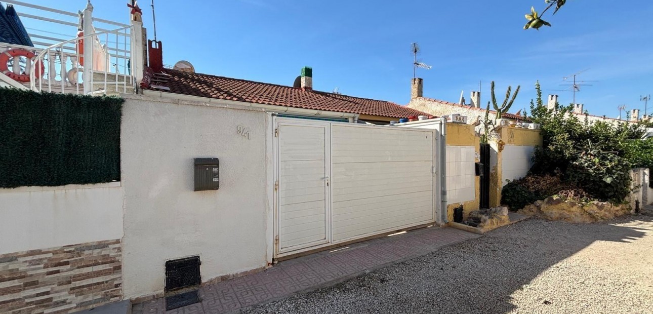Venta - Bungalow -
Torrevieja - El limonar