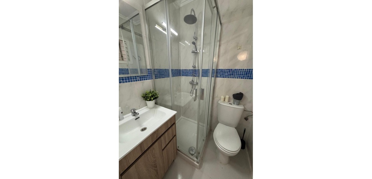 Venta - Bungalow -
Torrevieja - El limonar