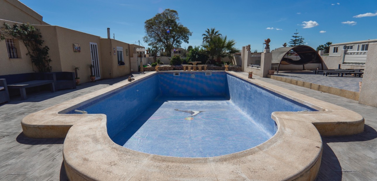 Sale - Country Property -
Los Montesinos - Los Montesinos - Country