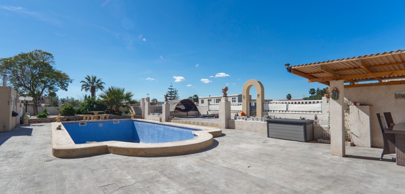 Sale - Country Property -
Los Montesinos - Los Montesinos - Country