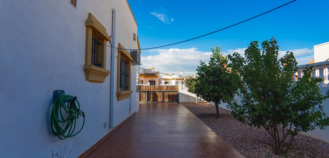 Herverkoop - Detached Villa -
Guardamar del Segura - El Raso