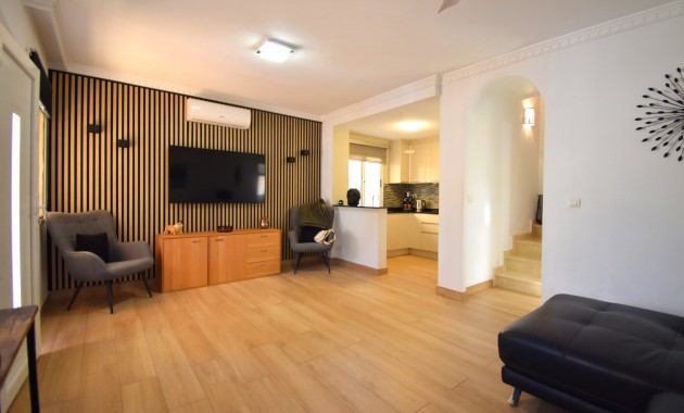 Herverkoop - Detached Villa -
Orihuela Costa - Villamartin