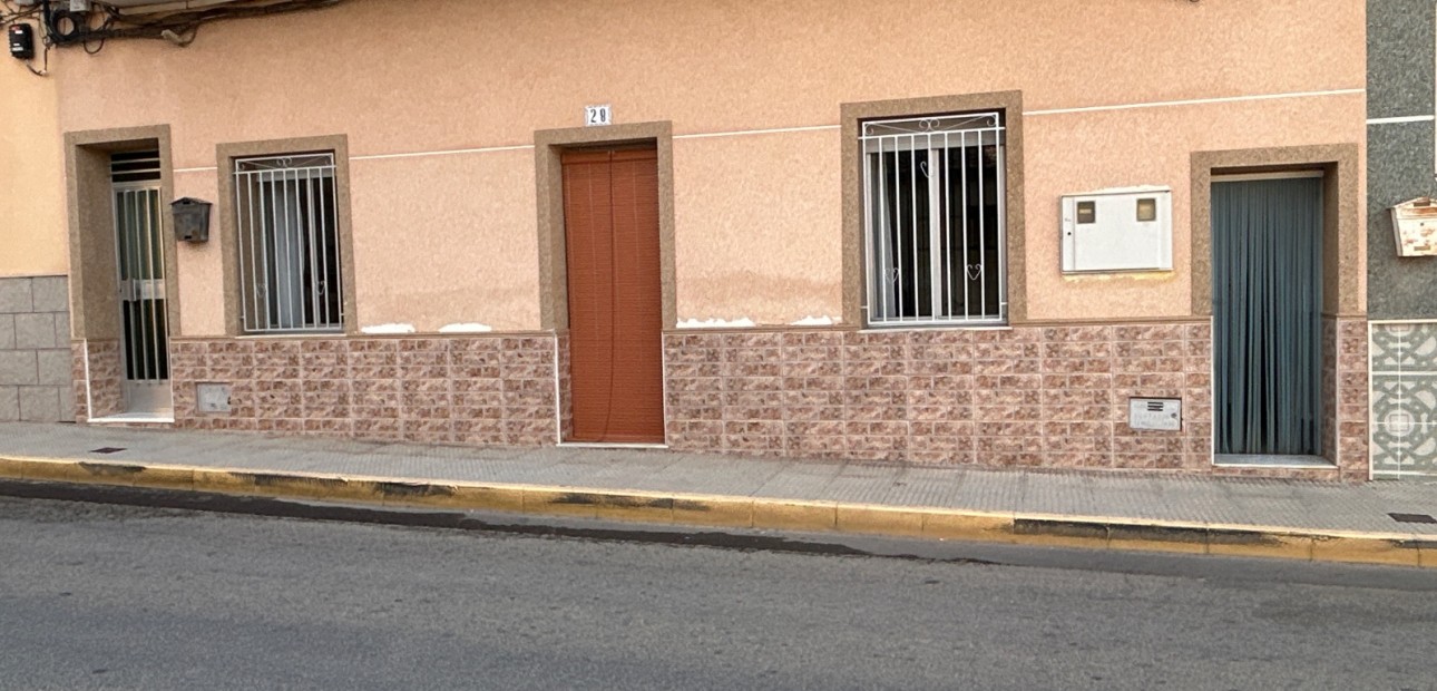 Venta - House -
Benejúzar