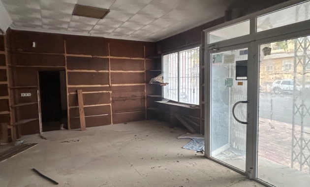 Herverkoop - Commercial (6) -
Jacarilla