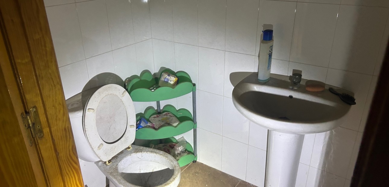 Herverkoop - Commercial (6) -
Jacarilla