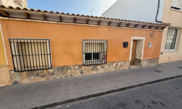 Herverkoop - Herenhuis -
Los Montesinos - Los Montesinos - Village