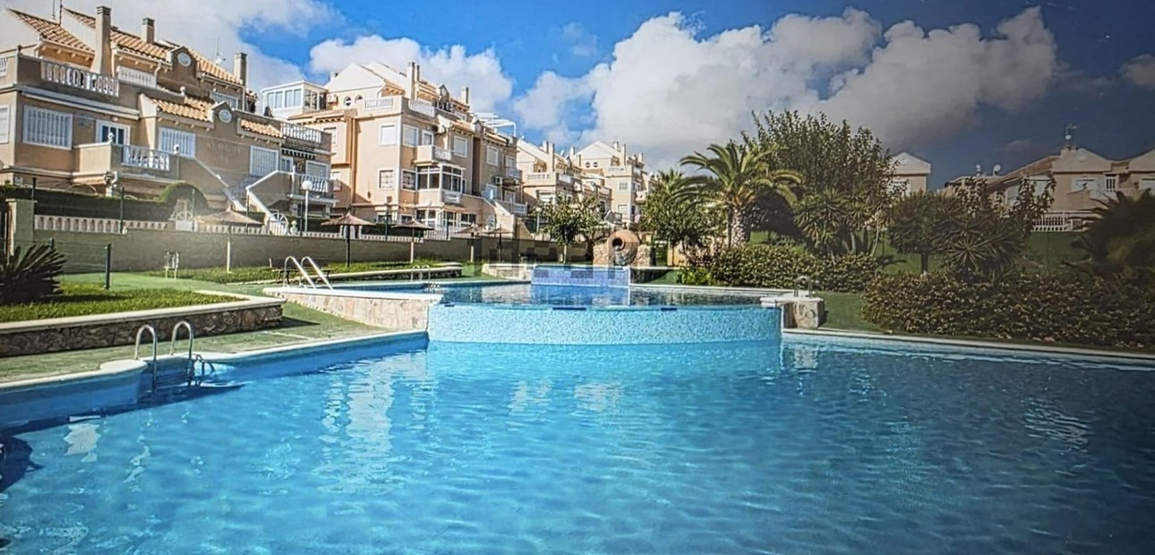 Venta - Apartamento / piso -
Torrevieja - La Mata