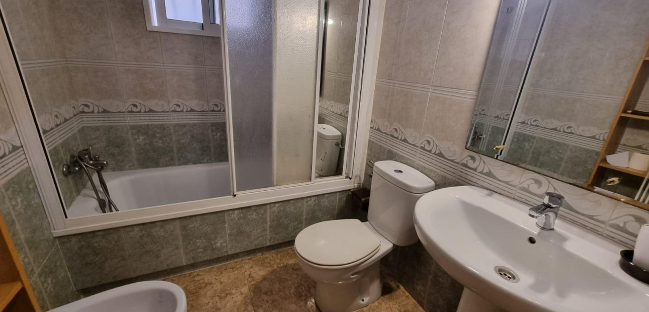 Herverkoop - Appartement / flat -
Torrevieja - Acequion