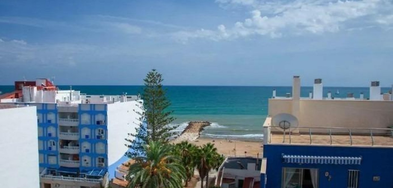 Venta - Apartamento / piso -
Torrevieja - Centro