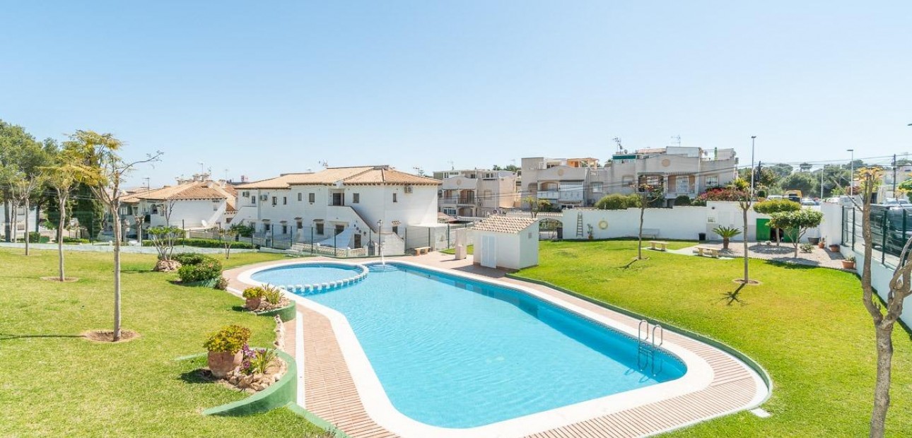 Sale - Bungalow -
Torrevieja - Los balcones