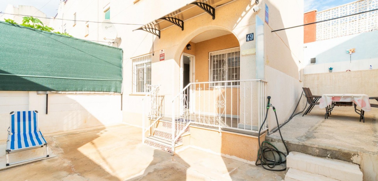 Sale - Bungalow -
Torrevieja - Los balcones