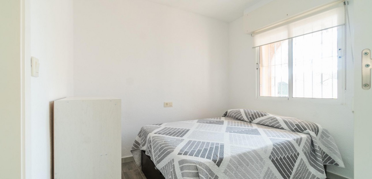 Sale - Bungalow -
Torrevieja - Los balcones