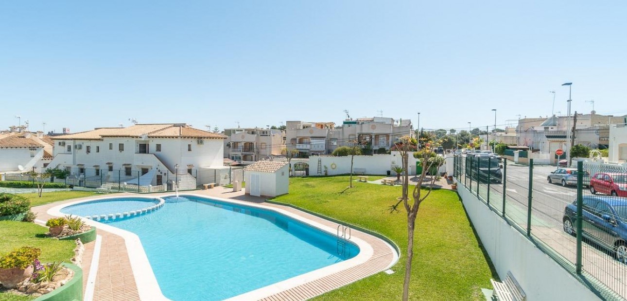 Sale - Bungalow -
Torrevieja - Los balcones