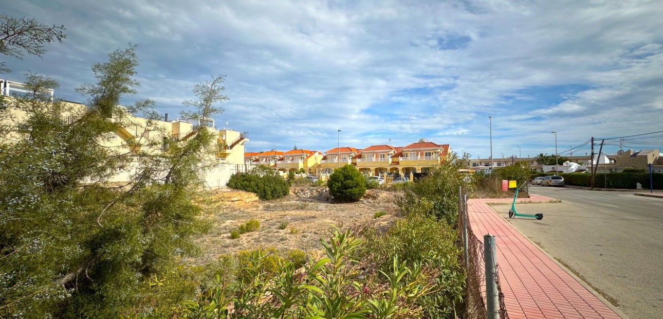 Herverkoop - Perceel / Grond -
Orihuela Costa - Playa Flamenca