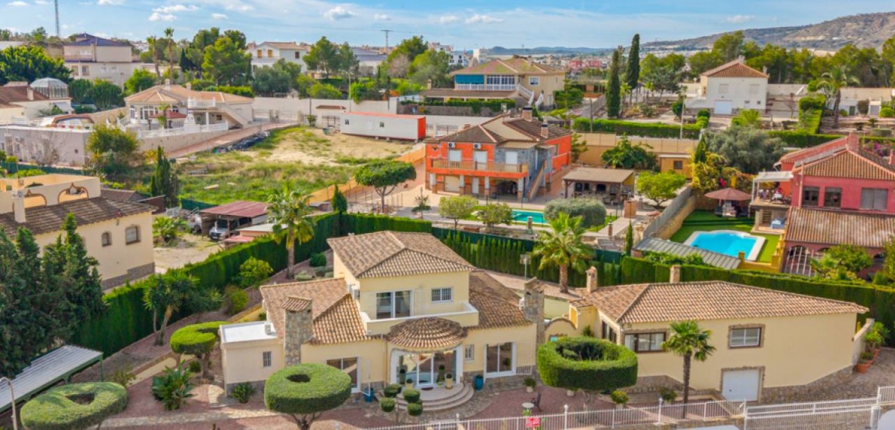 Sale - Villa -
Algorfa - Castillo de montemar